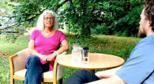 Das Gesundheitshaus: Heilbegleiterin Brigitte im Gespräch mit Sandro by krdeutschlandtv